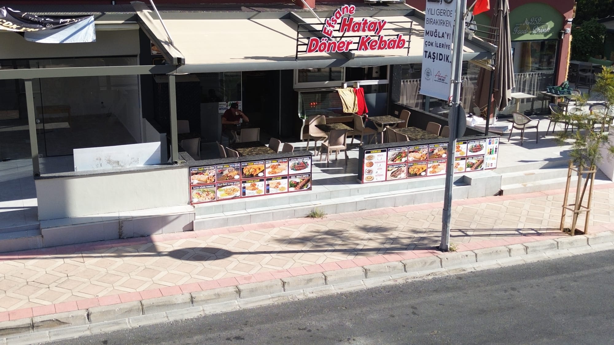 MARMARİS,ARMUTALAN, ADNAN MENDERES CADDESİNDE SATILIK DÜKKAN